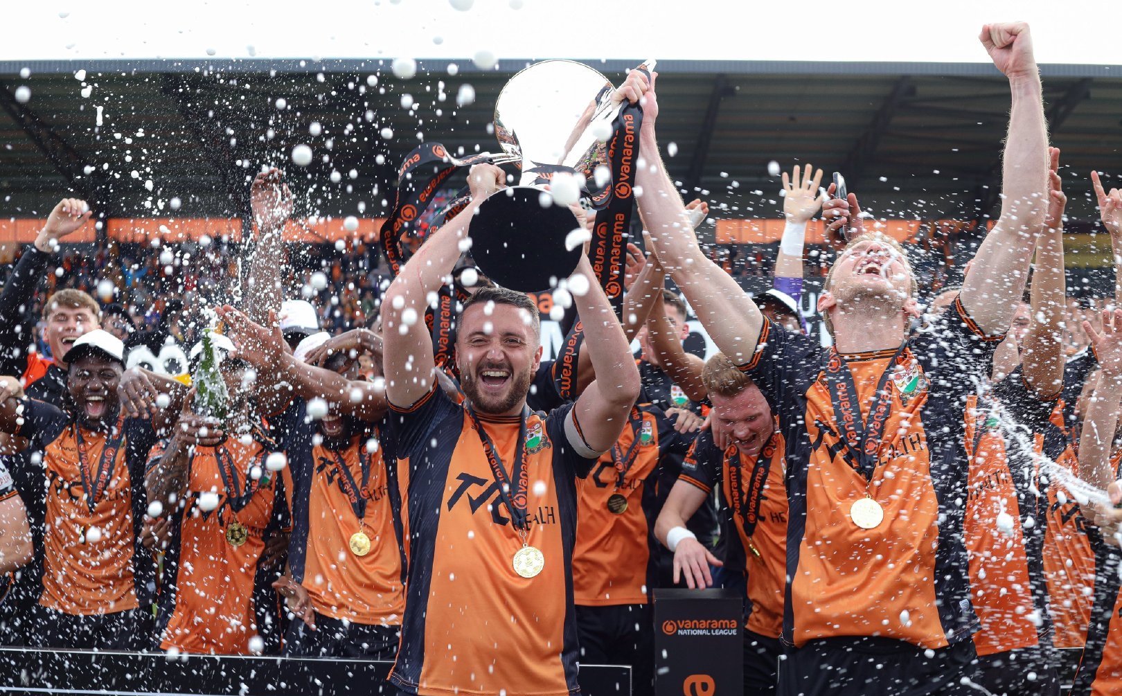 包含加时末段体能课后;英格兰国家队刷新队史纪录备战葡超;引发热议;阵容厚度经受考验的词条 包含加时末段体能课后;英格兰国家队刷新队史纪录备战葡超;引发热议;阵容厚度经受考验的词条