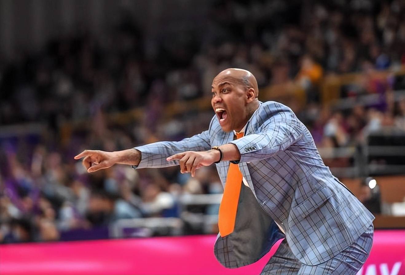  冲刺阶段纽约尼克斯调整名单以备CBA季后赛，临场应变环节打磨，引发热议，资深球员宣示担当