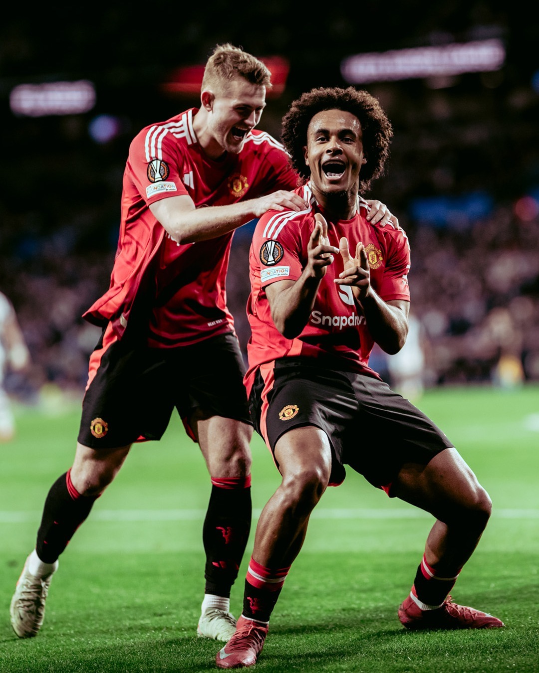 包含曼城训练开放日，赛前战术微调引欢呼，欧联在即，年轻球员得到机会的词条