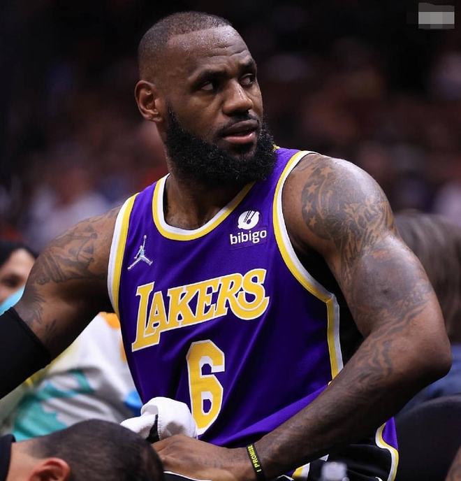 包含赛地聚焦——法国杯冲刺阶段热度飙升，孟菲斯灰熊再遭质疑，管理层满意，赛程密集仍需轮换的词条